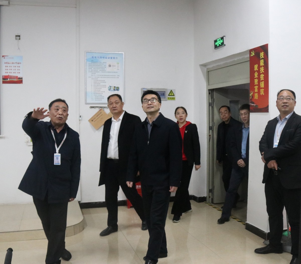 jsvwubt7pf.jpg jsvwubt7pf.jpg